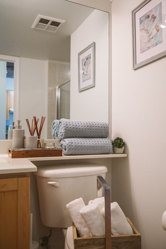 QuickStay - Sunlit Luxury Loft on King West Luxury Loft, 1 Bedroom, Balcony 37