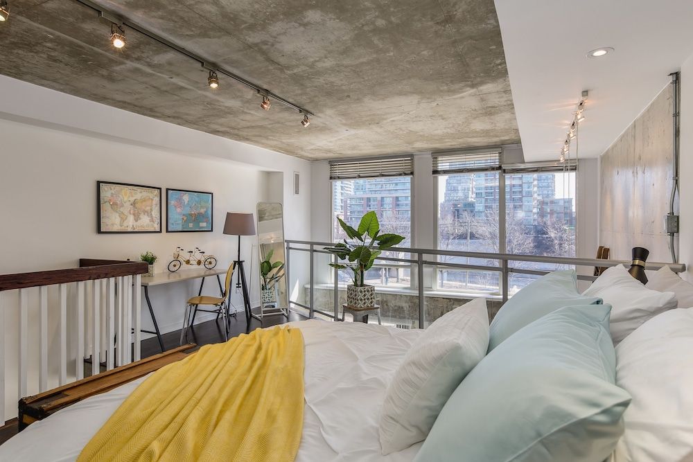 QuickStay - Sunlit Luxury Loft on King West Luxury Loft, 1 Bedroom, Balcony 4