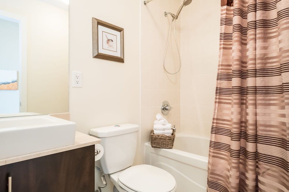 QuickStay - Premium 2bdrm Downtown Condo Premium Condo, 2 Bedrooms, Balcony, City View 12