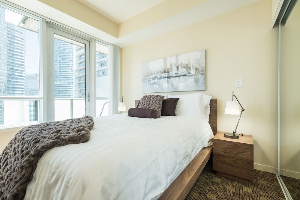 QuickStay - Premium 2bdrm Downtown Condo Premium Condo, 2 Bedrooms, Balcony, City View 8