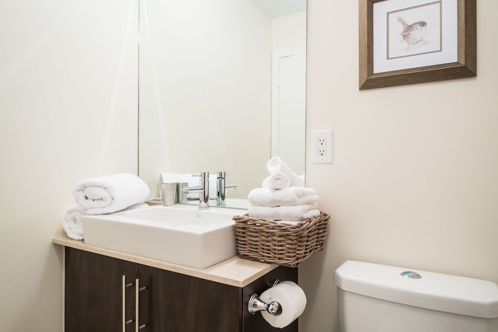 QuickStay - Premium 2bdrm Downtown Condo Premium Condo, 2 Bedrooms, Balcony, City View 11