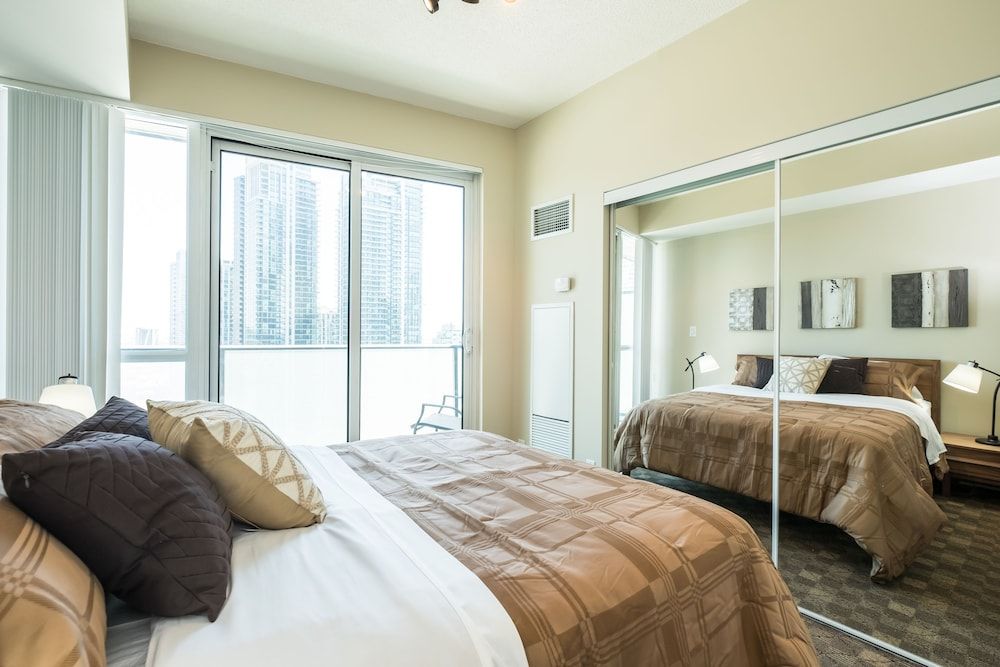 QuickStay - Premium 2bdrm Downtown Condo Premium Condo, 2 Bedrooms, Balcony, City View 2