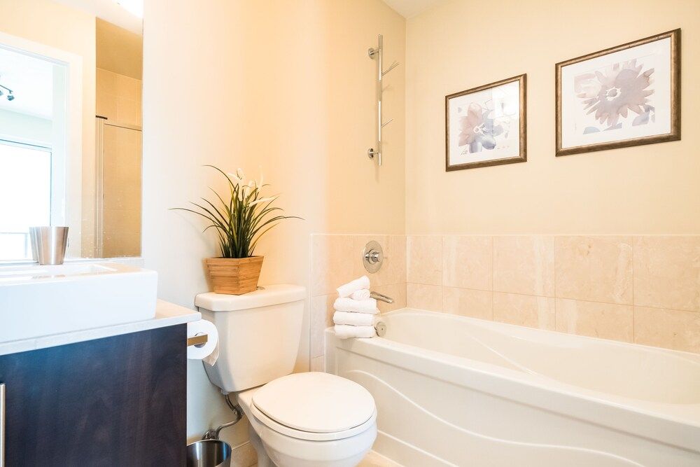 QuickStay - Premium 2bdrm Downtown Condo Premium Condo, 2 Bedrooms, Balcony, City View 10