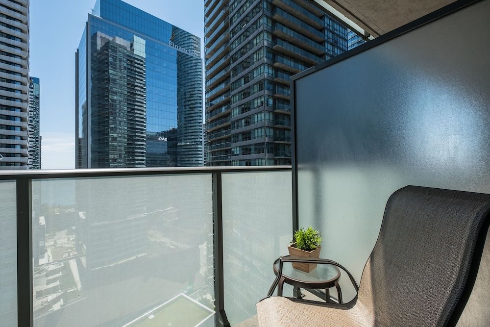 QuickStay - Premium 2bdrm Downtown Condo Premium Condo, 2 Bedrooms, Balcony, City View 9