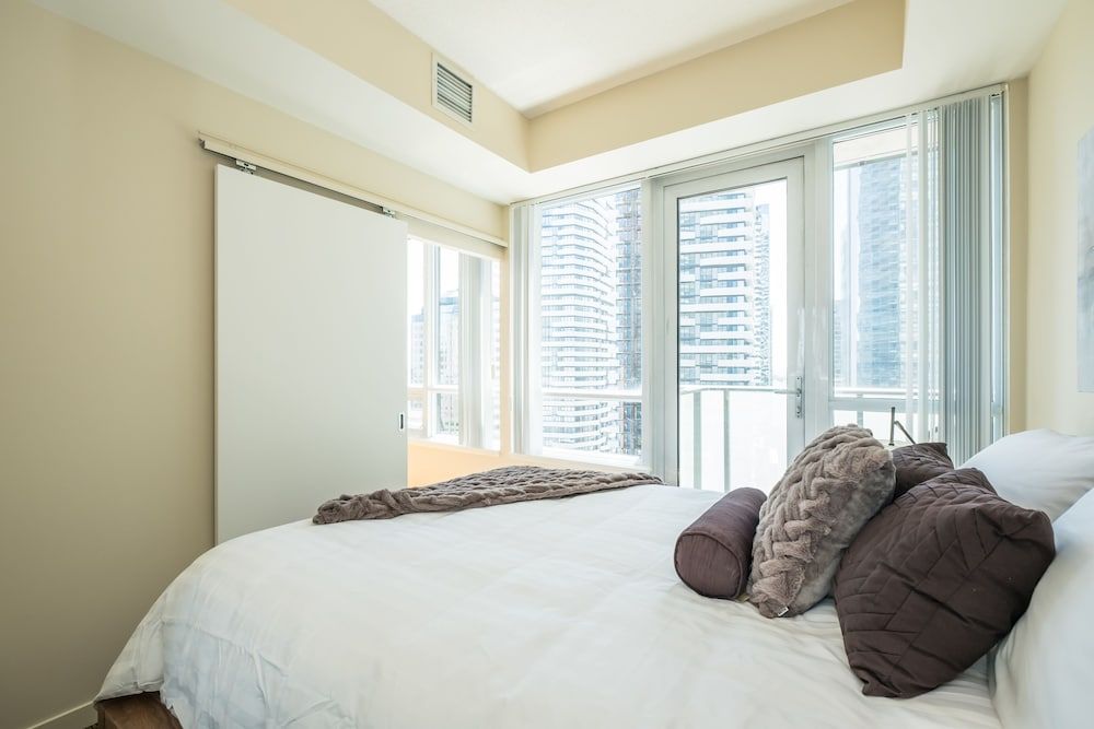 QuickStay - Premium 2bdrm Downtown Condo Premium Condo, 2 Bedrooms, Balcony, City View 7