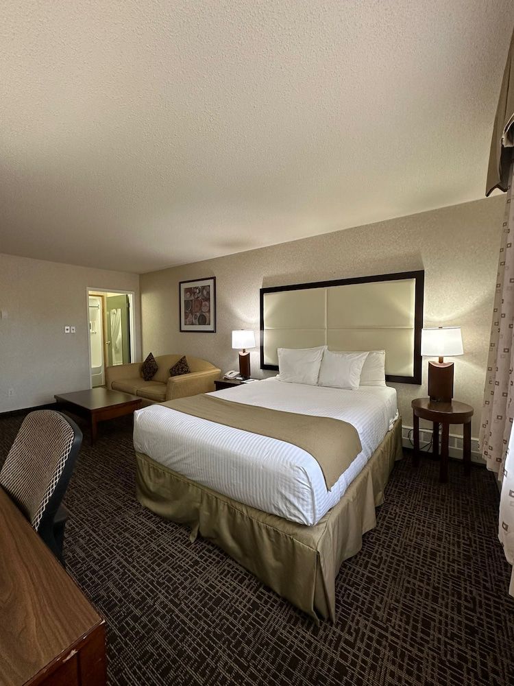 Coast Fort St. John Hotel Room, 1 Queen Bed 2