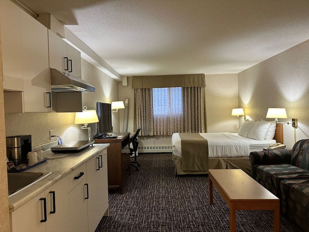 Coast Fort St. John Hotel