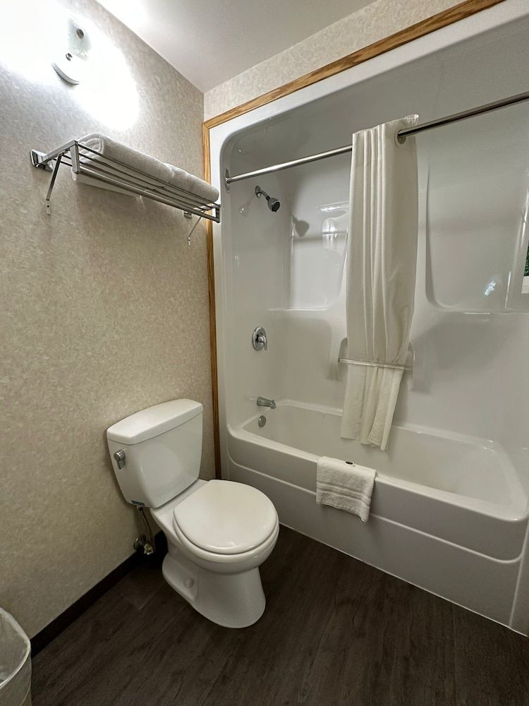 Coast Fort St. John Hotel Room, 1 Queen Bed 3