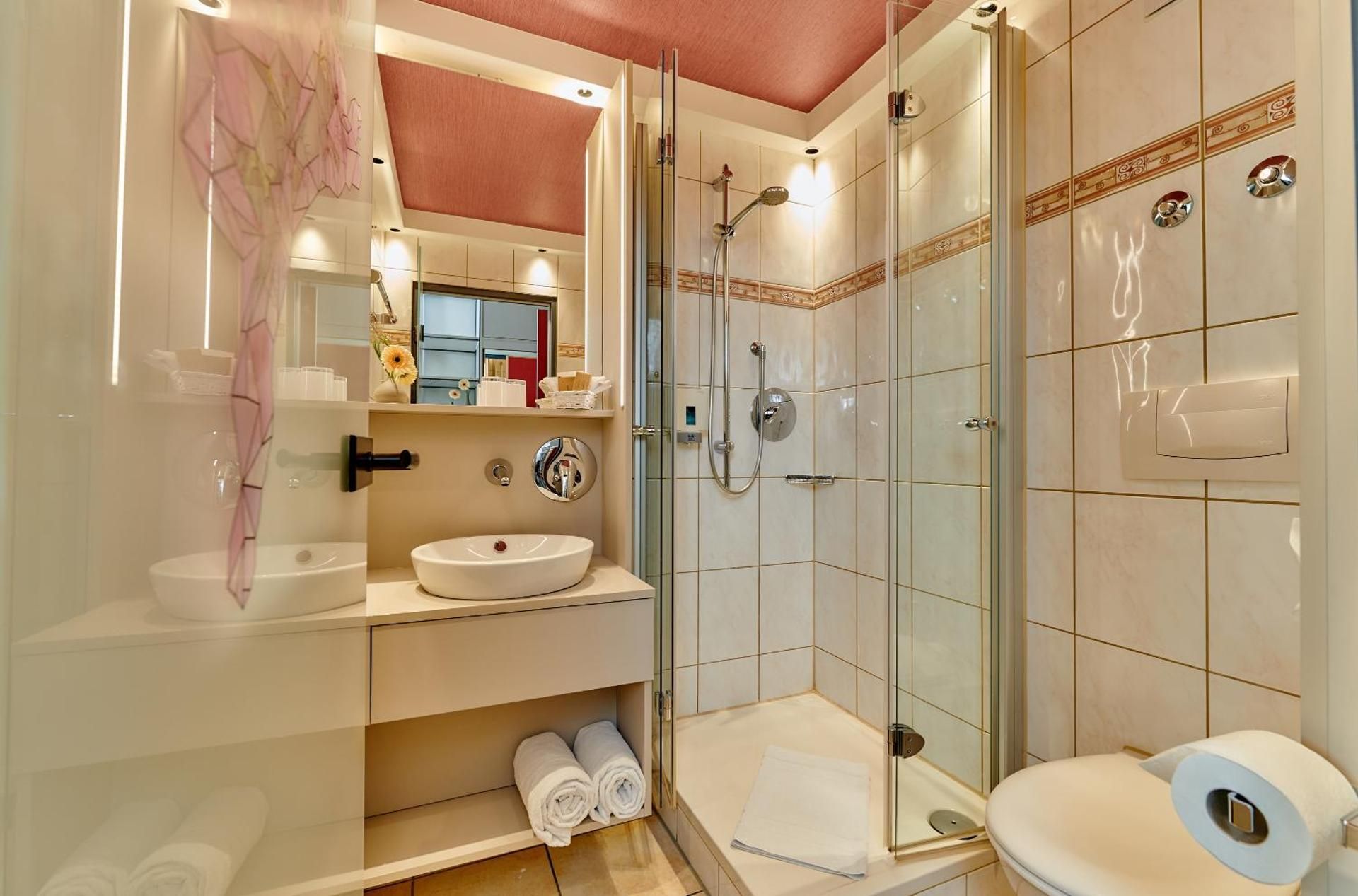 Double or Twin Room with Shower