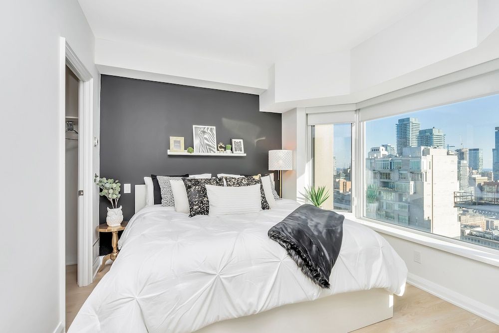 undefined QuickStay Yorkville Condo - Yonge & Bloor