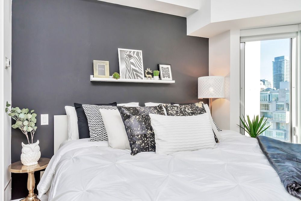 QuickStay Yorkville Condo - Yonge & Bloor Premium Condo, 2 Bedrooms, Ensuite, City View 11