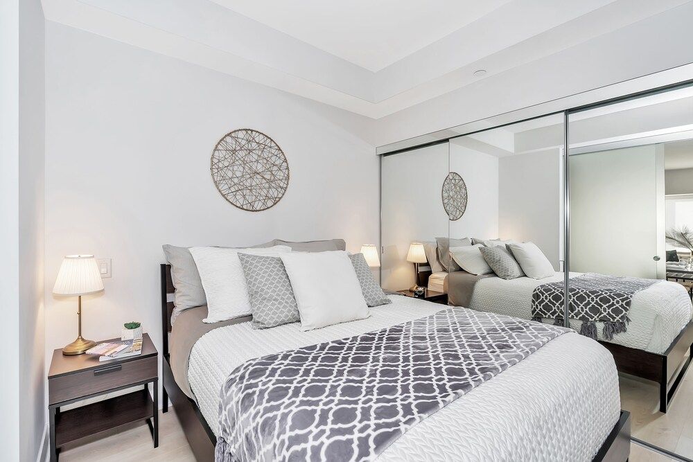 QuickStay Yorkville Condo - Yonge & Bloor Premium Condo, 2 Bedrooms, Ensuite, City View 12