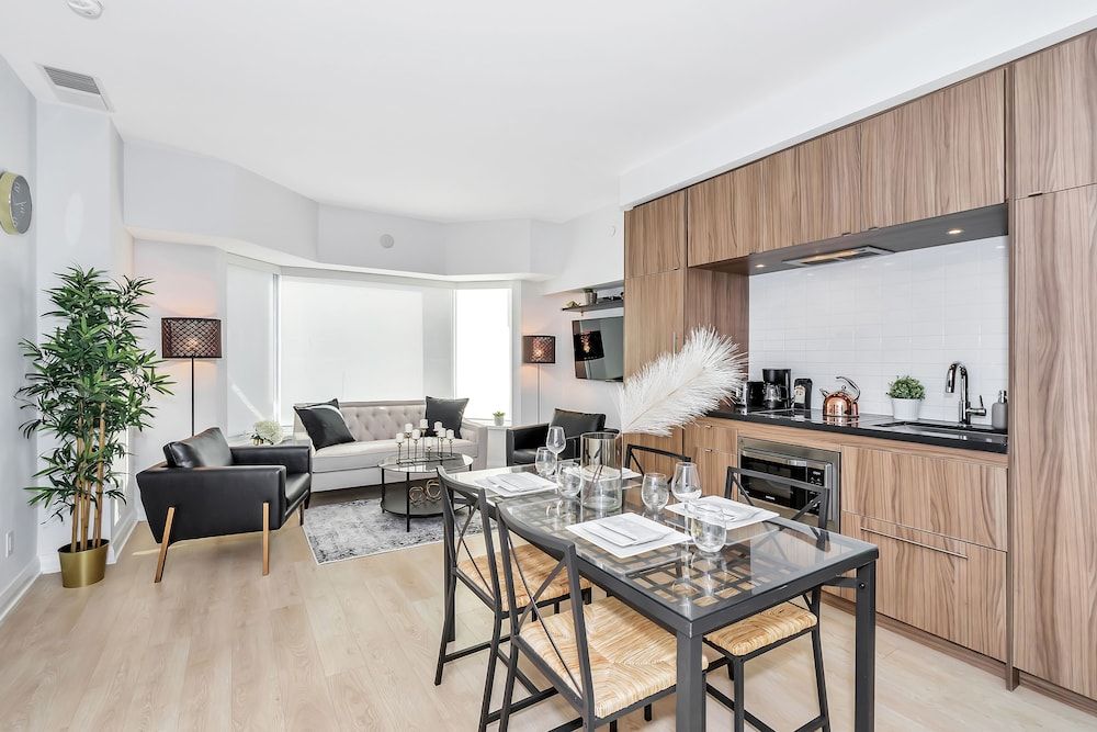 QuickStay Yorkville Condo - Yonge & Bloor Premium Condo, 2 Bedrooms, Ensuite, City View 17