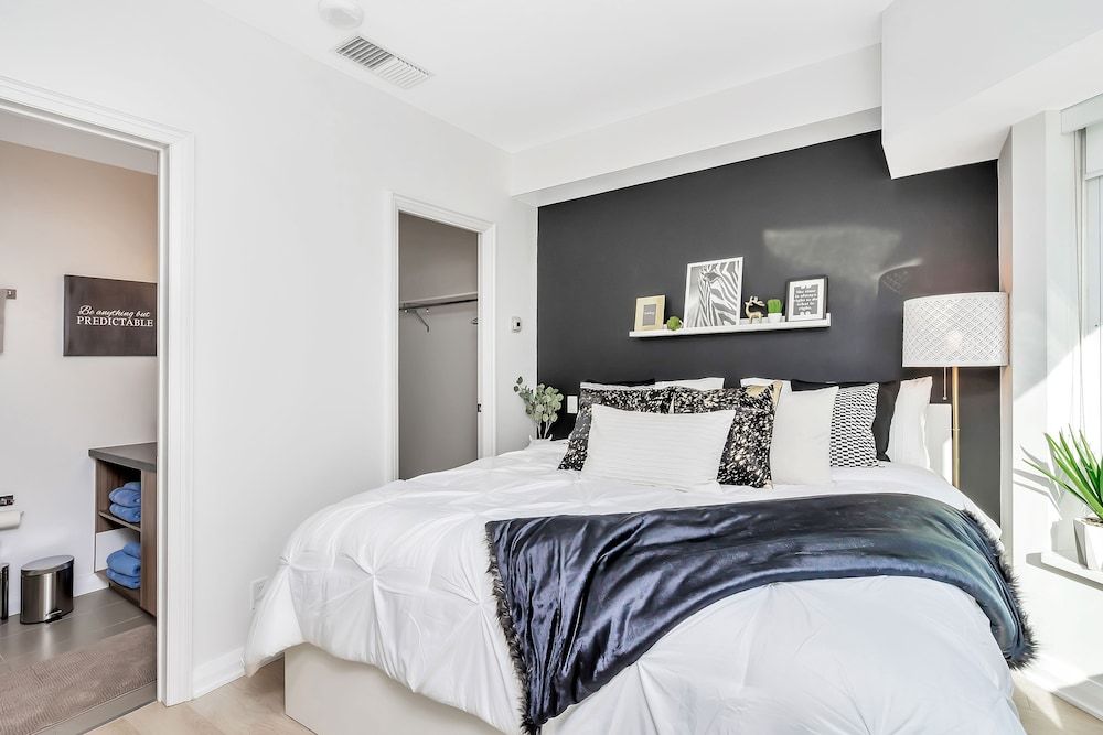 QuickStay Yorkville Condo - Yonge & Bloor Premium Condo, 2 Bedrooms, Ensuite, City View 10
