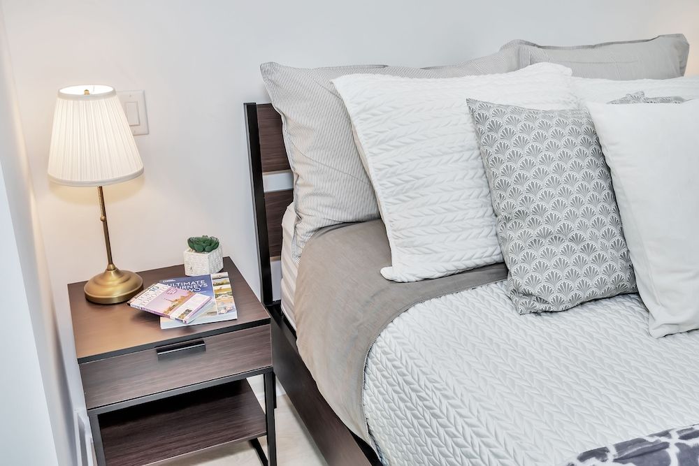 QuickStay Yorkville Condo - Yonge & Bloor Premium Condo, 2 Bedrooms, Ensuite, City View 13