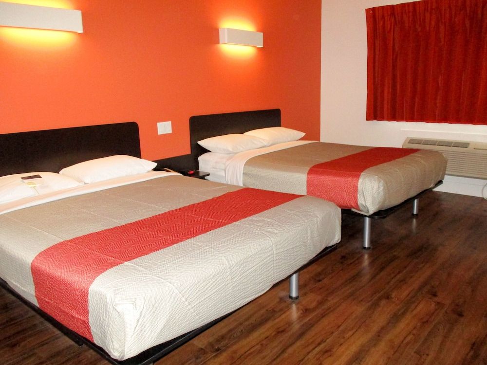 Motel 6 Moncton, NB Deluxe Room, 2 Queen Beds, Non Smoking, Refrigerator 6