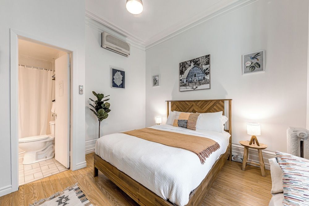 Standard Room, 1 Queen Bed