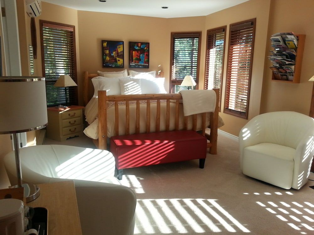Creekside B & B