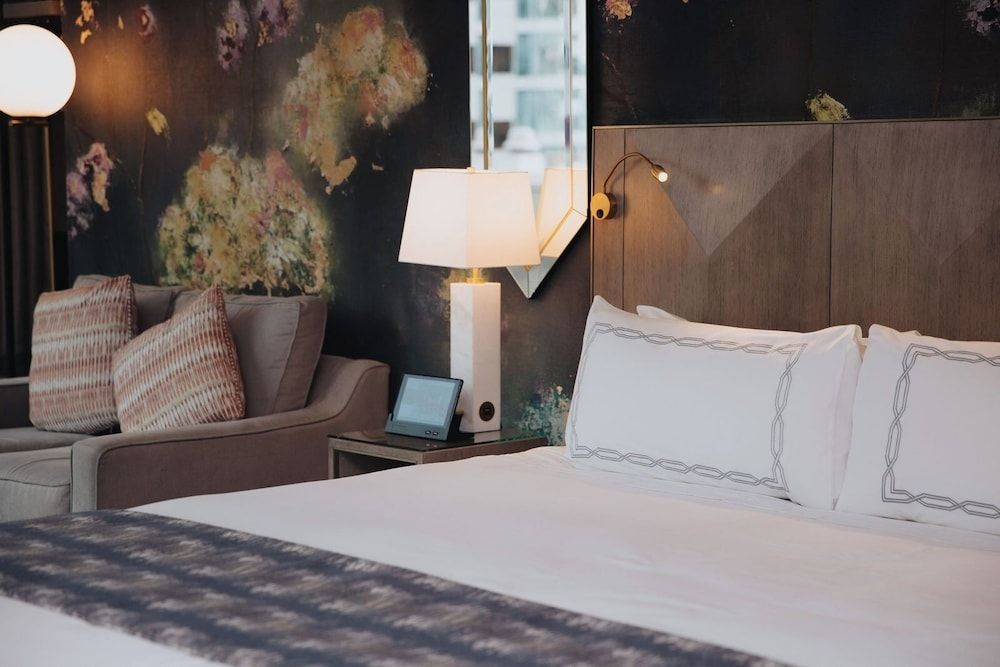 EXchange Hotel Vancouver Superior Queen with Sofa Bed