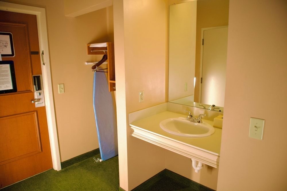 Hotel Mead Resorts & Conventions Center Family Studio Suite, Multiple Beds 10