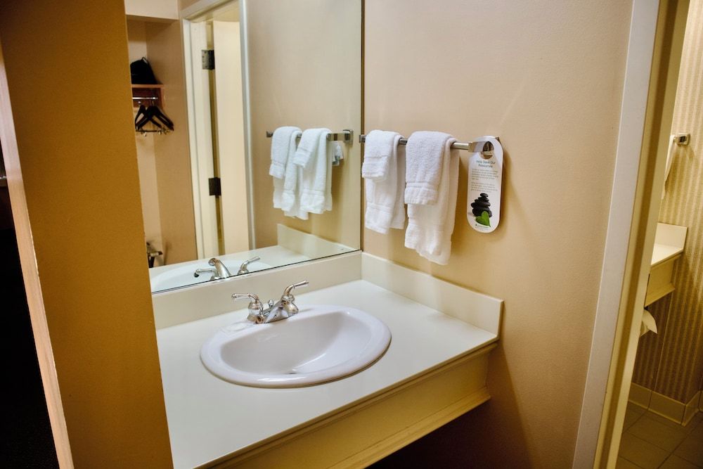 Hotel Mead Resorts & Conventions Center Family Studio Suite, Multiple Beds 9