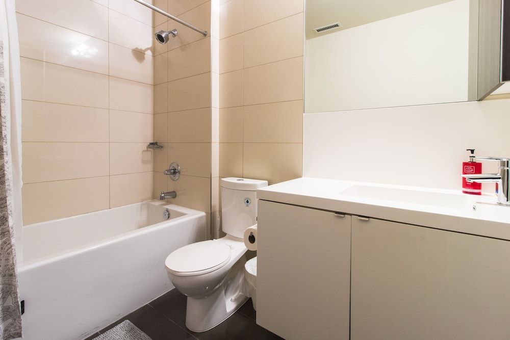 Luxury One Bedroom by Rogers Centre Luxury Suite, 1 Bedroom 12