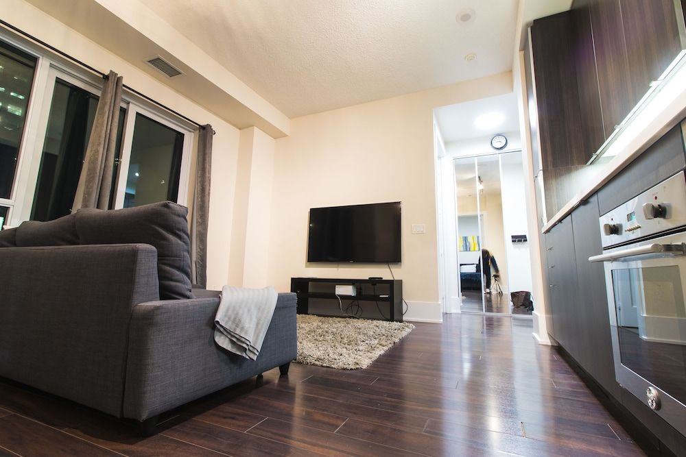 undefined Luxury One Bedroom by Rogers Centre 8