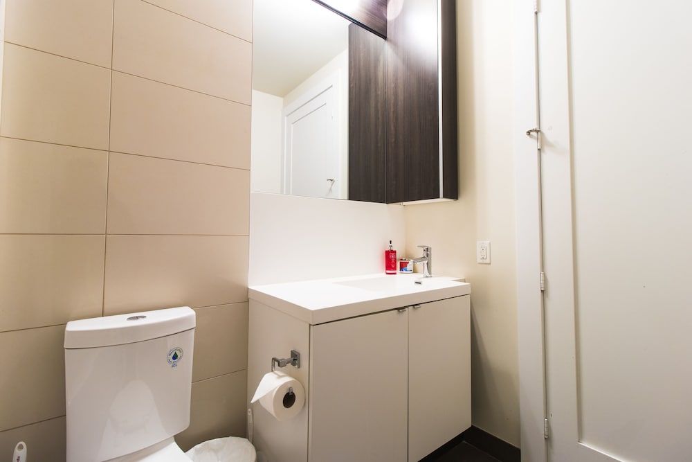 Luxury One Bedroom by Rogers Centre Luxury Suite, 1 Bedroom 11