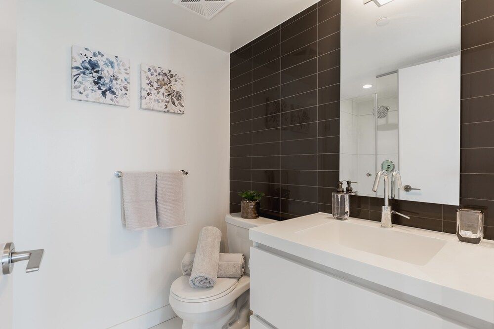 QuickStay - Premium 2-Bedroom with CN Tower & Lake Views Superior Condo, 2 Bedrooms, Balcony, Lake View 30