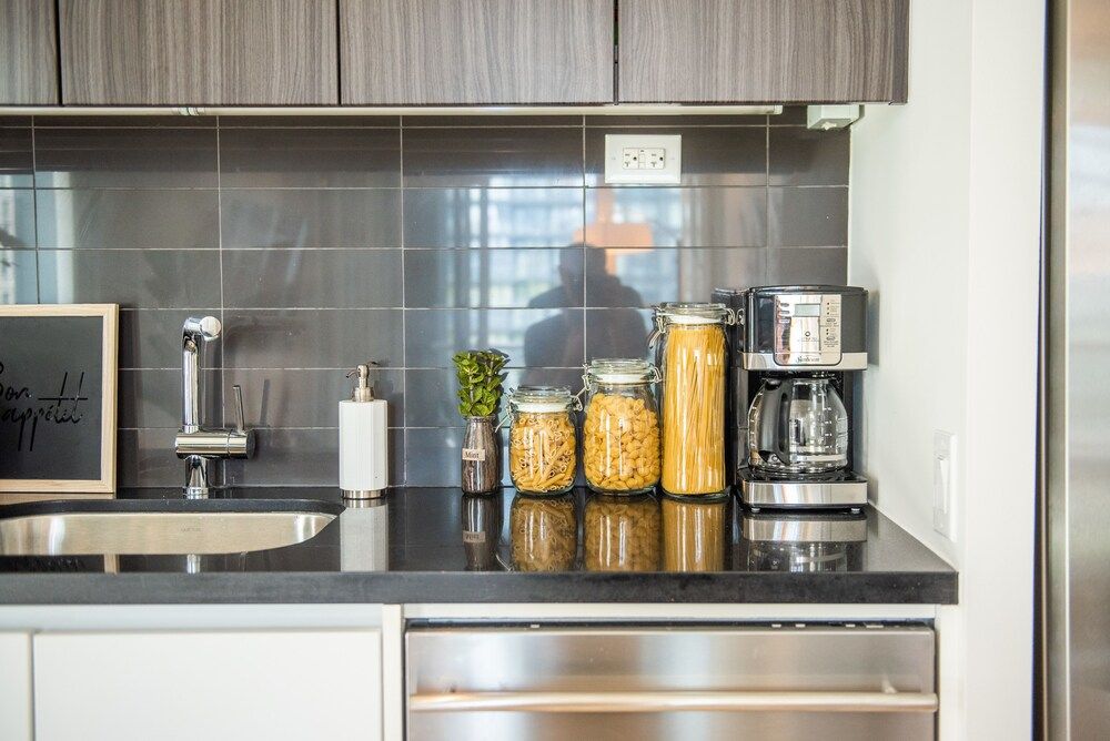 QuickStay - Premium 2-Bedroom with CN Tower & Lake Views Fresh & Stylish Downtown Condo 22