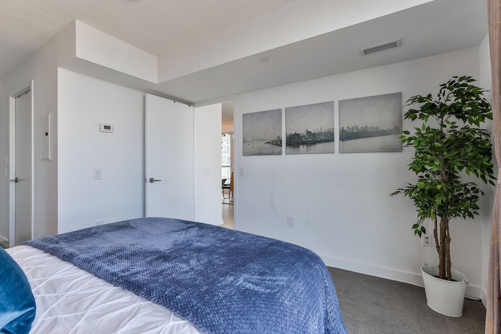 QuickStay - Premium 2-Bedroom with CN Tower & Lake Views Superior Condo, 2 Bedrooms, Balcony, Lake View 3