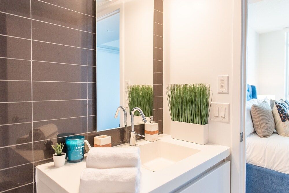 QuickStay - Premium 2-Bedroom with CN Tower & Lake Views Fresh & Stylish Downtown Condo 43