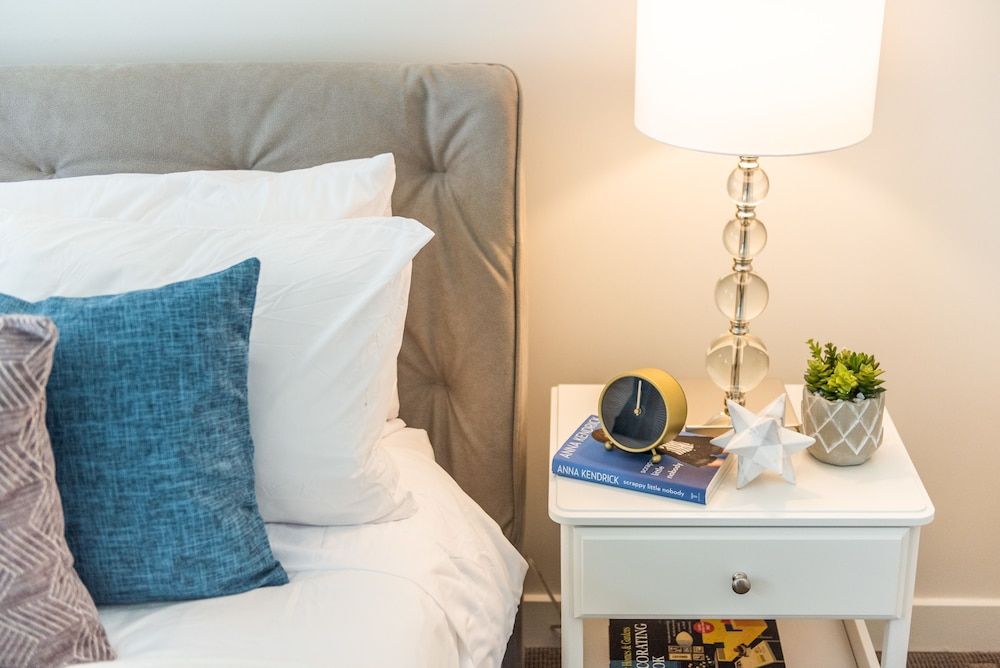QuickStay - Premium 2-Bedroom with CN Tower & Lake Views Fresh & Stylish Downtown Condo 5