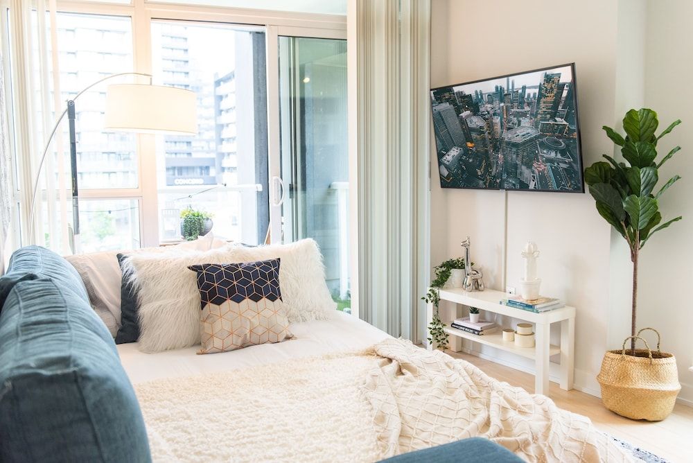 QuickStay - Premium 2-Bedroom with CN Tower & Lake Views Fresh & Stylish Downtown Condo 27