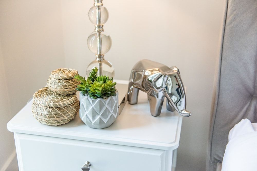 QuickStay - Premium 2-Bedroom with CN Tower & Lake Views Fresh & Stylish Downtown Condo 4
