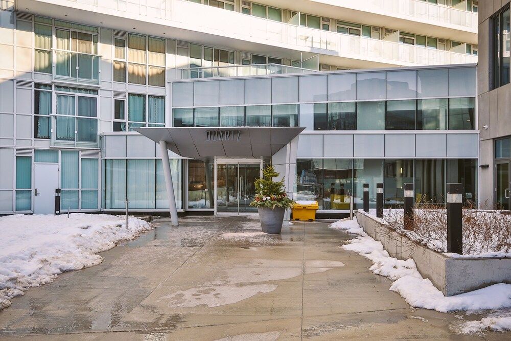 undefined QuickStay - Premium 2-Bedroom with CN Tower & Lake Views 8