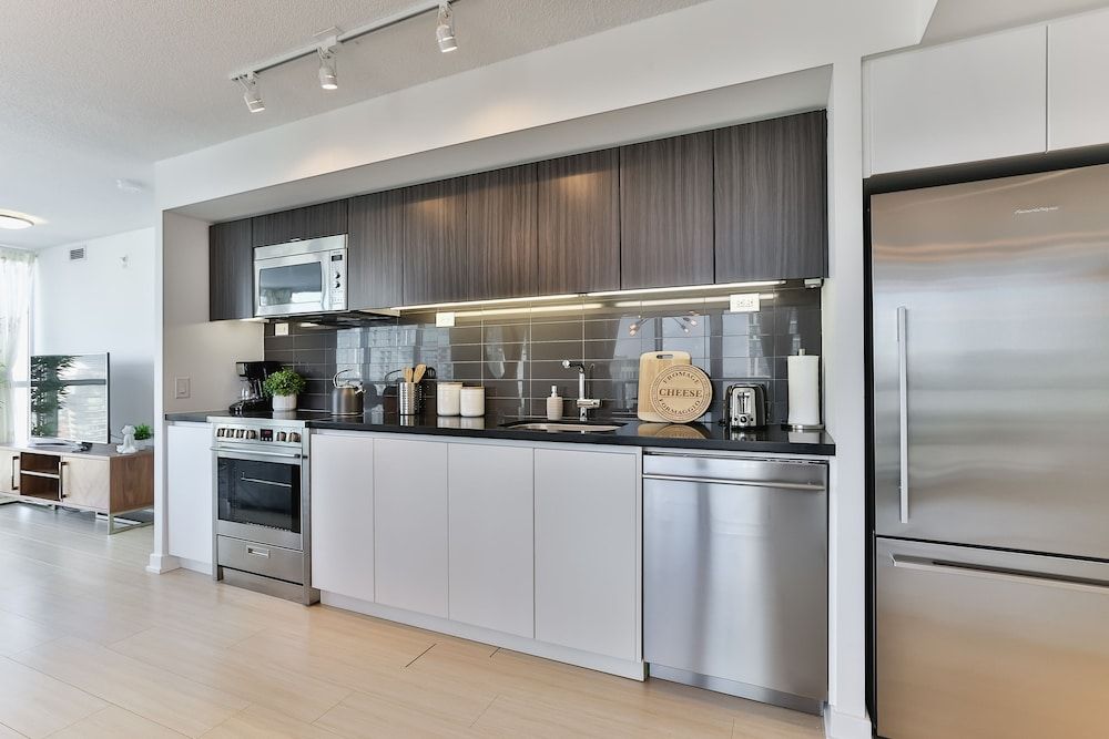 QuickStay - Premium 2-Bedroom with CN Tower & Lake Views Superior Condo, 2 Bedrooms, Balcony, Lake View 18