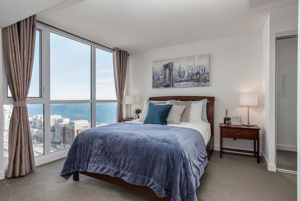 QuickStay - Premium 2-Bedroom with CN Tower & Lake Views Superior Condo, 2 Bedrooms, Balcony, Lake View 5