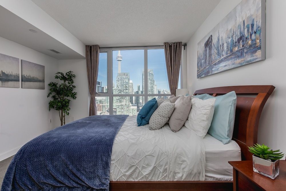undefined QuickStay - Premium 2-Bedroom with CN Tower & Lake Views 2