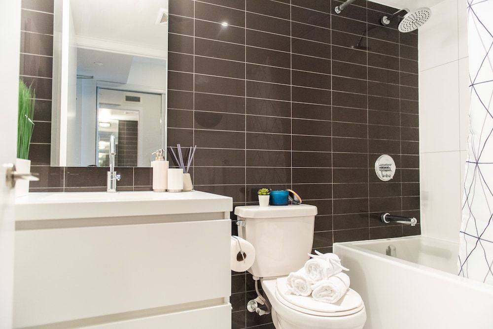 QuickStay - Premium 2-Bedroom with CN Tower & Lake Views Fresh & Stylish Downtown Condo 40