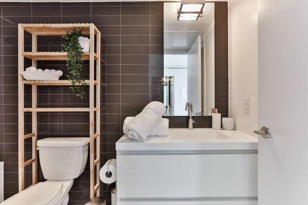 QuickStay - Premium 2-Bedroom with CN Tower & Lake Views Superior Condo, 2 Bedrooms, Balcony, Lake View 31