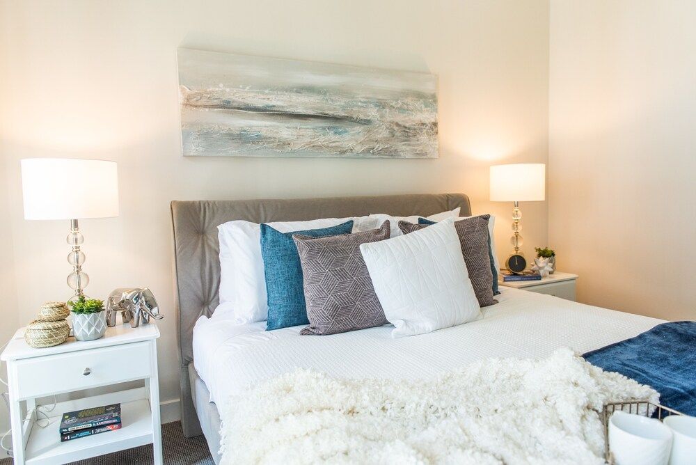 QuickStay - Premium 2-Bedroom with CN Tower & Lake Views Fresh & Stylish Downtown Condo 14