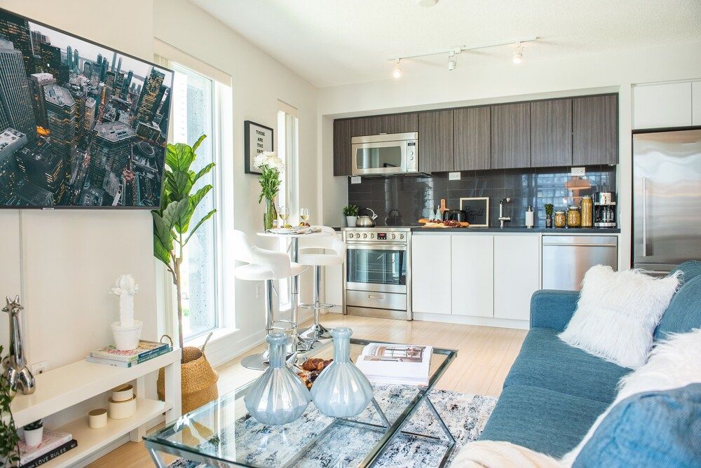 undefined QuickStay - Premium 2-Bedroom with CN Tower & Lake Views