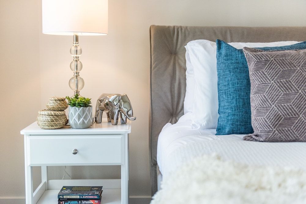 QuickStay - Premium 2-Bedroom with CN Tower & Lake Views Fresh & Stylish Downtown Condo 16