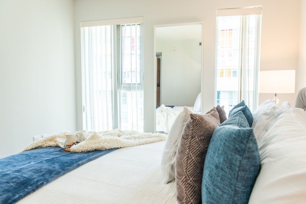 QuickStay - Premium 2-Bedroom with CN Tower & Lake Views Fresh & Stylish Downtown Condo 20