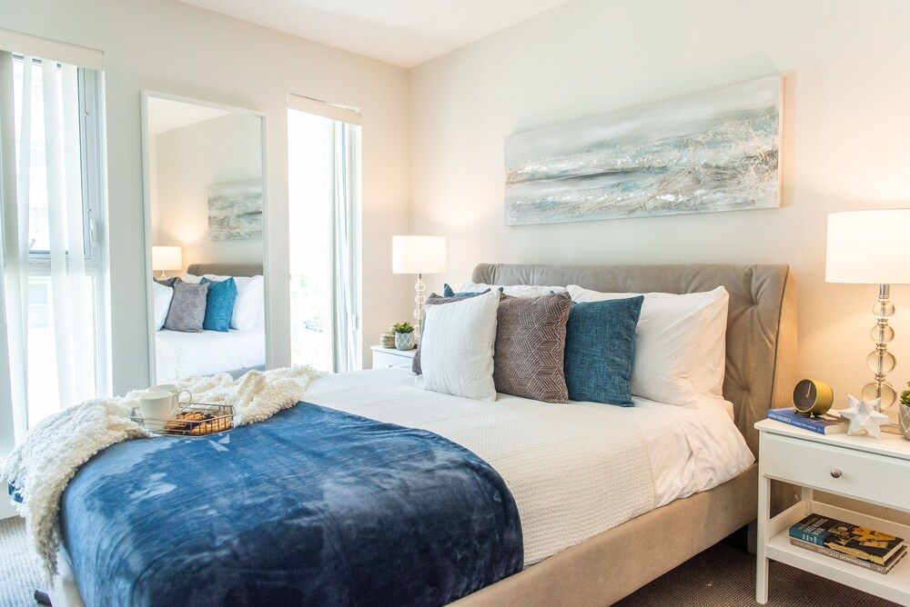 QuickStay - Premium 2-Bedroom with CN Tower & Lake Views Fresh & Stylish Downtown Condo 15