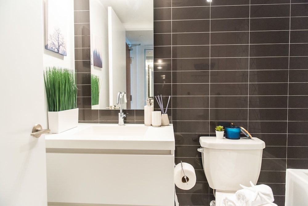 QuickStay - Premium 2-Bedroom with CN Tower & Lake Views Fresh & Stylish Downtown Condo 41