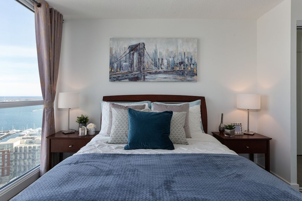 QuickStay - Premium 2-Bedroom with CN Tower & Lake Views Superior Condo, 2 Bedrooms, Balcony, Lake View 6