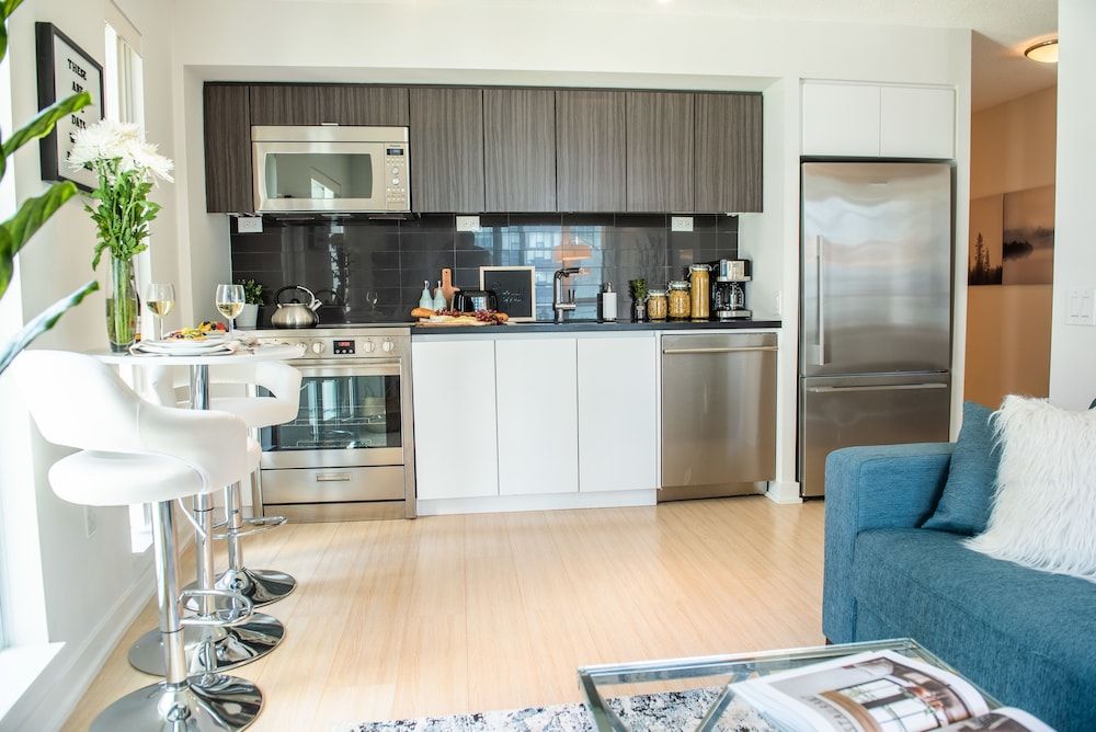 QuickStay - Premium 2-Bedroom with CN Tower & Lake Views Fresh & Stylish Downtown Condo 24
