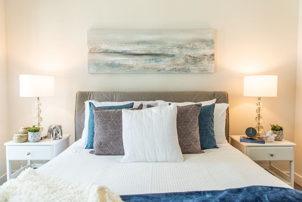 QuickStay - Premium 2-Bedroom with CN Tower & Lake Views Fresh & Stylish Downtown Condo 3